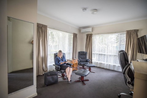 Emerald Maraboon Motor Inn - Holiday Cairns 44