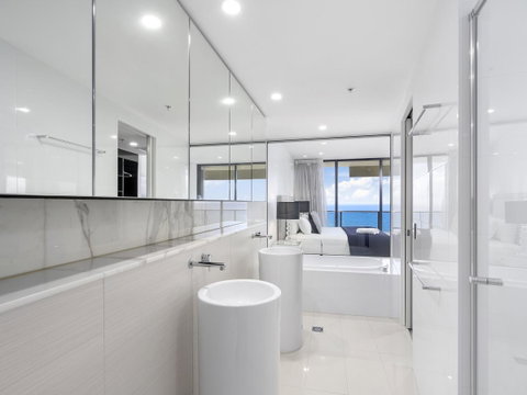 Oracle Resort Broadbeach - Gclr - Holiday Cairns 24