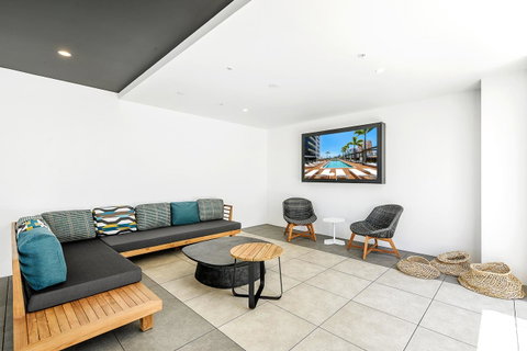 Qube Broadbeach - Holiday Cairns 22