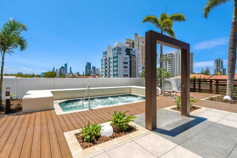 Qube Broadbeach - Holiday Cairns 27