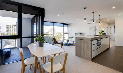 Qube Broadbeach - Holiday Cairns 16