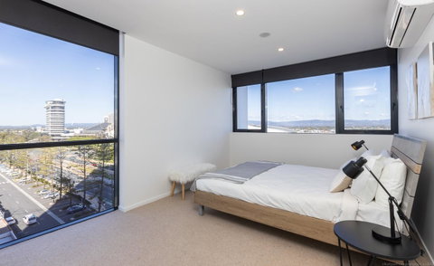 Qube Broadbeach - Holiday Cairns 7