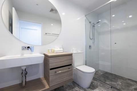 Qube Broadbeach - Holiday Cairns 6