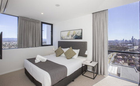 Qube Broadbeach - Holiday Cairns 1