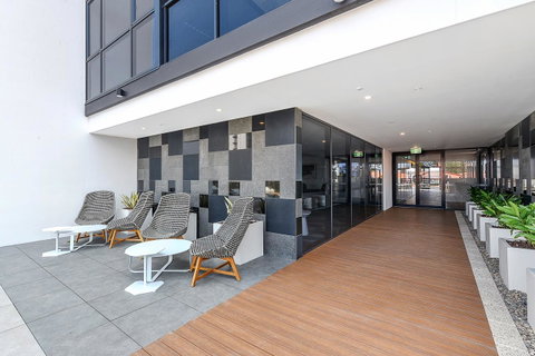 Qube Broadbeach - Holiday Cairns 24