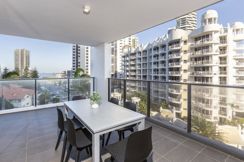 Qube Broadbeach - Holiday Cairns 41