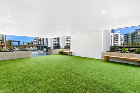 Qube Broadbeach - Holiday Cairns 23