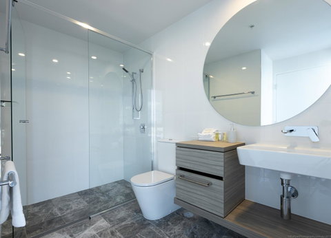 Qube Broadbeach - Holiday Cairns 5