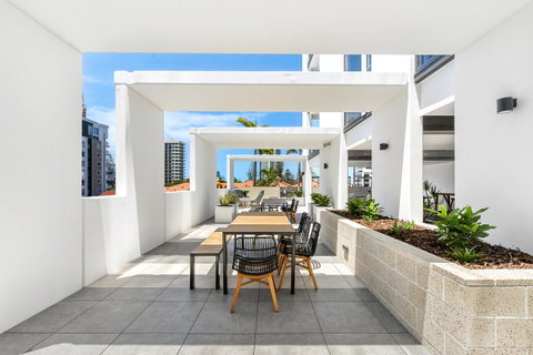 Qube Broadbeach - Holiday Cairns 21