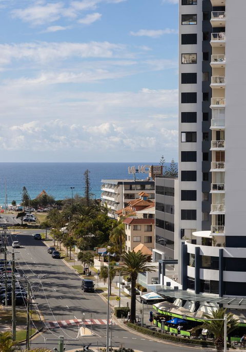 Qube Broadbeach - Holiday Cairns 8