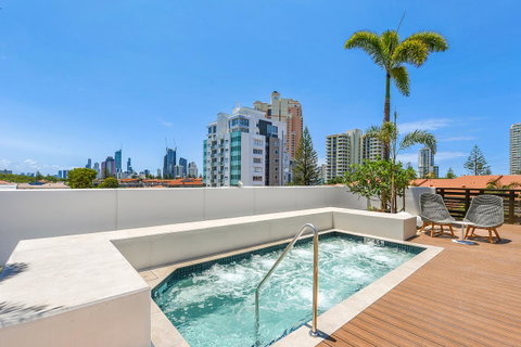 Qube Broadbeach - Holiday Cairns 28