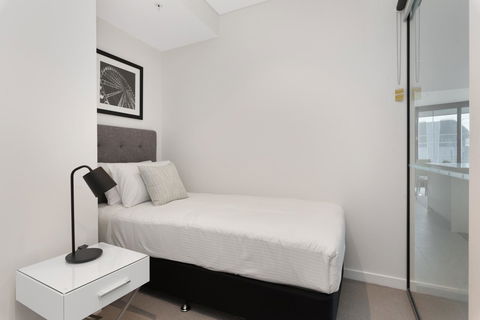 Brisbane Skytower By CLLIX - Holiday Cairns 6