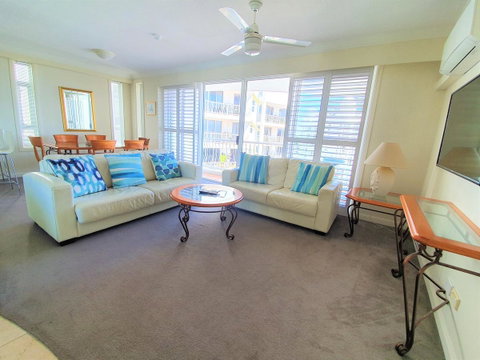 Broadbeach Holiday Apartments - Holiday Cairns 17