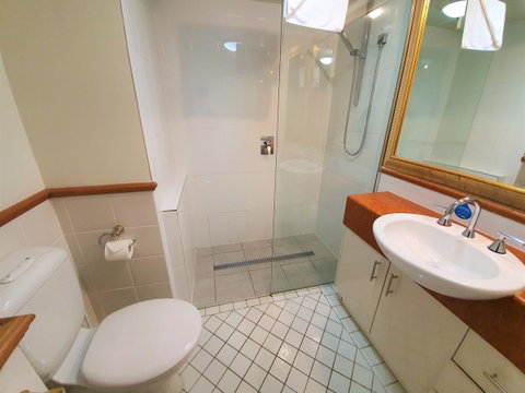 Broadbeach Holiday Apartments - Holiday Cairns 26