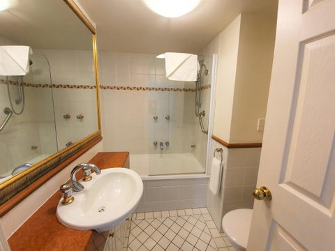 Broadbeach Holiday Apartments - Holiday Cairns 12