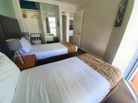 Broadbeach Holiday Apartments - Holiday Cairns 6