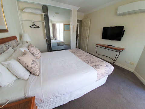 Broadbeach Holiday Apartments - Holiday Cairns 13