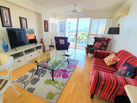 Broadbeach Holiday Apartments - Holiday Cairns 4