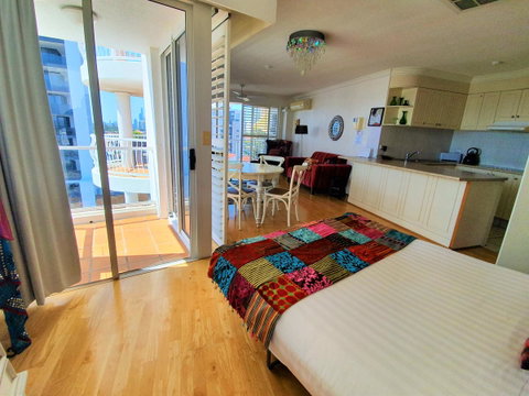 Broadbeach Holiday Apartments - Holiday Cairns 25