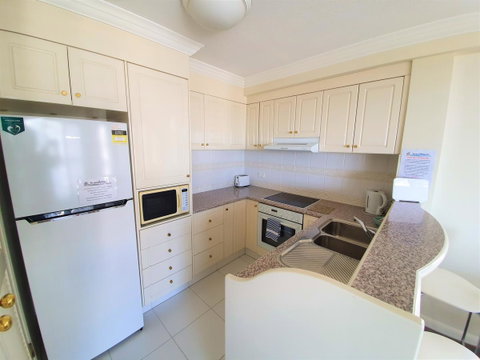 Broadbeach Holiday Apartments - Holiday Cairns 16