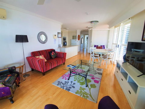 Broadbeach Holiday Apartments - Holiday Cairns 22