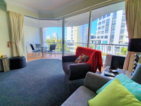 Broadbeach Holiday Apartments - Holiday Cairns 3