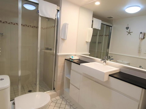 Broadbeach Holiday Apartments - Holiday Cairns 5