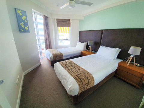 Broadbeach Holiday Apartments - Holiday Cairns 7