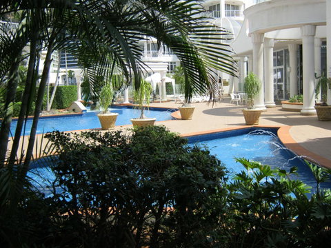 Broadbeach Holiday Apartments - Holiday Cairns 2