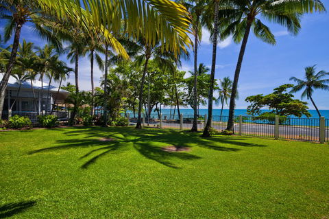 Coral Sands Beachfront Resort - Holiday Cairns 30