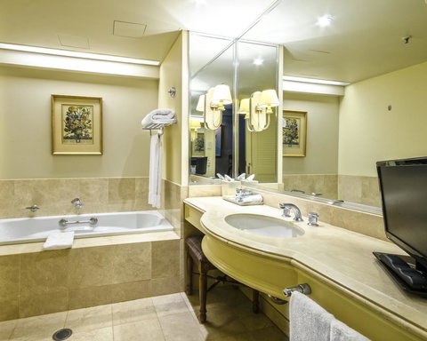Stamford Plaza Brisbane - Holiday Cairns 10