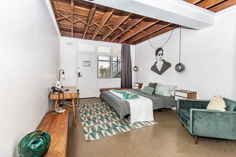 The Pink Hotel Coolangatta - Holiday Cairns 23