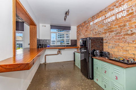 The Pink Hotel Coolangatta - Holiday Cairns 4