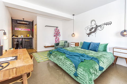 The Pink Hotel Coolangatta - Holiday Cairns 27