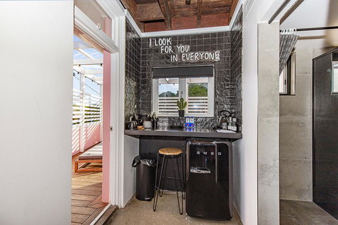 The Pink Hotel Coolangatta - Holiday Cairns 32