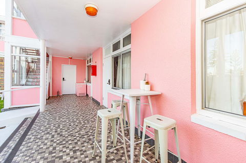 The Pink Hotel Coolangatta - Holiday Cairns 3