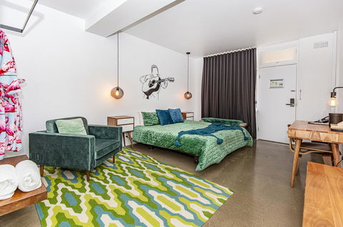 The Pink Hotel Coolangatta - Holiday Cairns 28