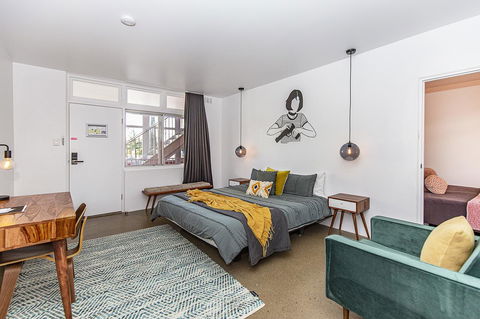 The Pink Hotel Coolangatta - Holiday Cairns 12