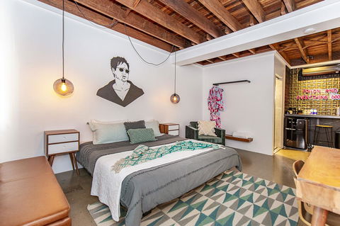 The Pink Hotel Coolangatta - Holiday Cairns 24