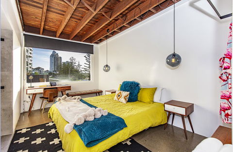 The Pink Hotel Coolangatta - Holiday Cairns 17