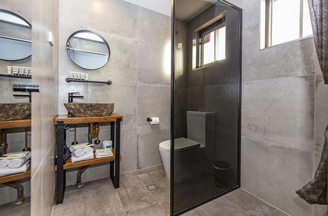 The Pink Hotel Coolangatta - Holiday Cairns 22