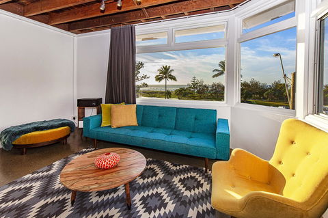 The Pink Hotel Coolangatta - Holiday Cairns 16