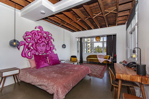 The Pink Hotel Coolangatta - Holiday Cairns 33