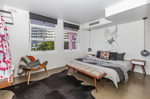 The Pink Hotel Coolangatta - Holiday Cairns 11