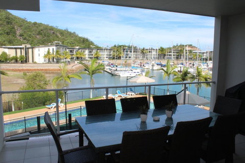 Beachside Apartment 17 - Holiday Cairns 11