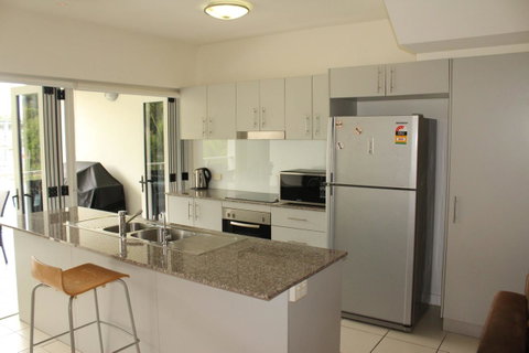 Beachside Apartment 17 - Holiday Cairns 4