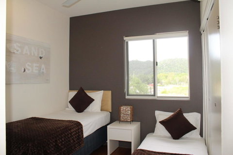 Beachside Apartment 17 - Holiday Cairns 3