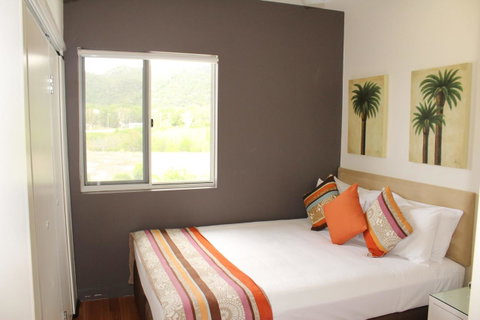 Beachside Apartment 17 - Holiday Cairns 12