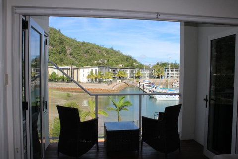 Beachside Apartment 17 - Holiday Cairns 2