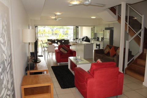 Beachside Apartment 17 - Holiday Cairns 6